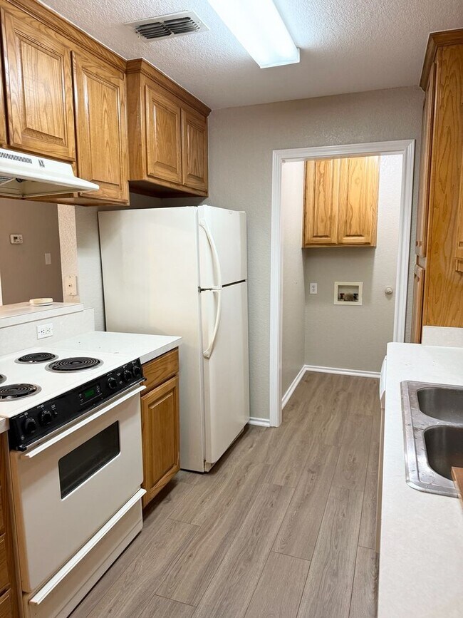Primary Photo - 716-716 Stribling Cir