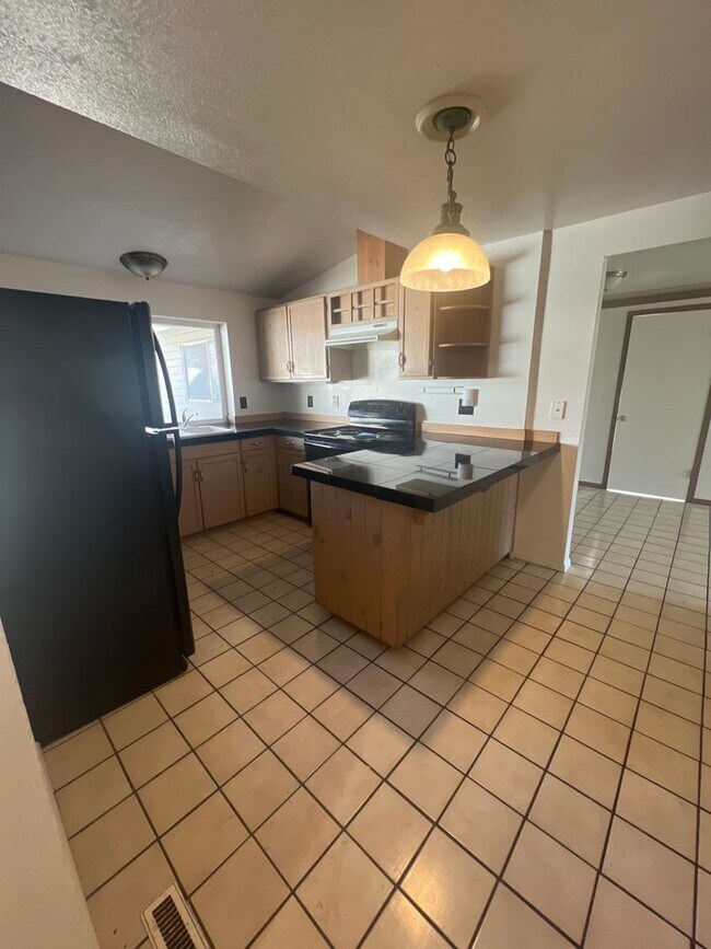 Building Photo - 55th Ave 3+ bedroom with attached oversized 1 car garage
