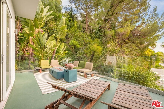 Building Photo - 1588 N Doheny Dr