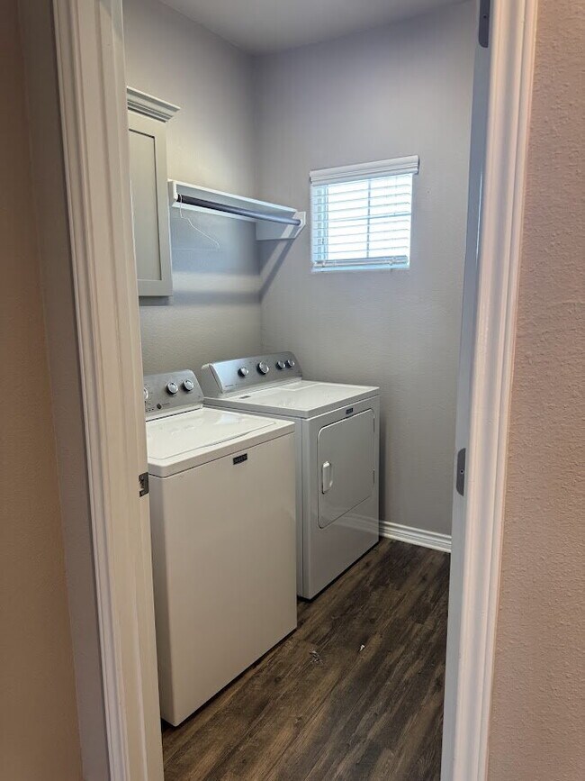 Building Photo - Welcome Home!!