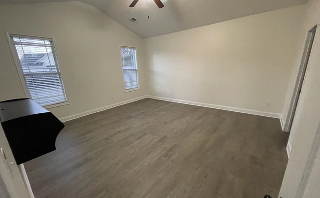 Building Photo - Charming Like-New 3BR Home with Fenced Yard & Easy Commute Near Fort Jackson