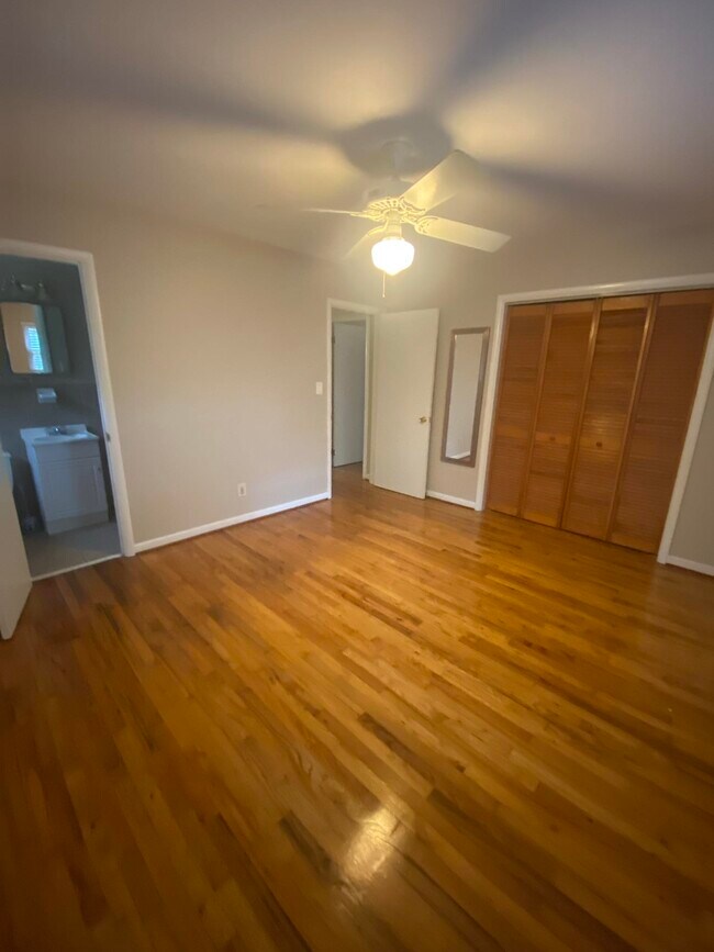 Building Photo - 1504 Sunset Ln