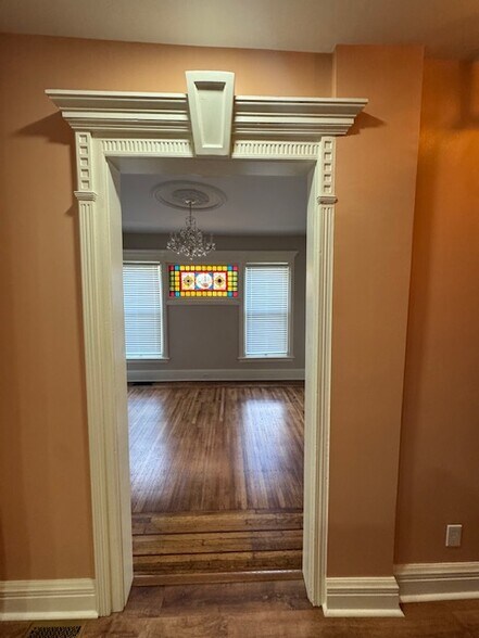 to dinning room - 45 Saint Johns Pl