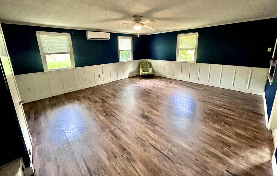 Family Room - Pic 2 - 3801 Seaford Rd