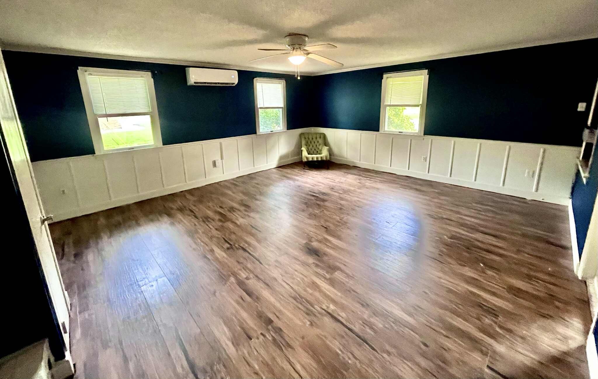 First Floor - Family Room - Pic 2 - 3801 Seaford Rd