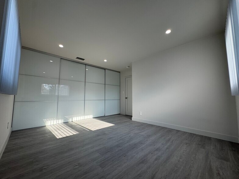 Building Photo - 1477 S Sherbourne Dr