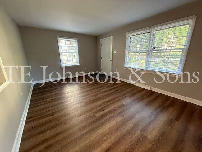 Building Photo - Charming 2 Bedroom Home with Basement & Modern Updates in Winston-Salem