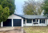 Building Photo - 1511 Laurel Ln