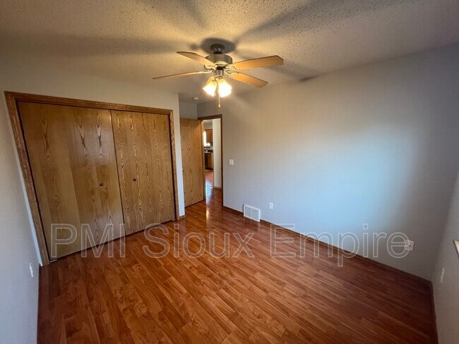 Building Photo - 4829 S Wilson Ave