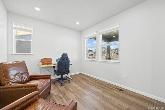 Building Photo - Windsor Home