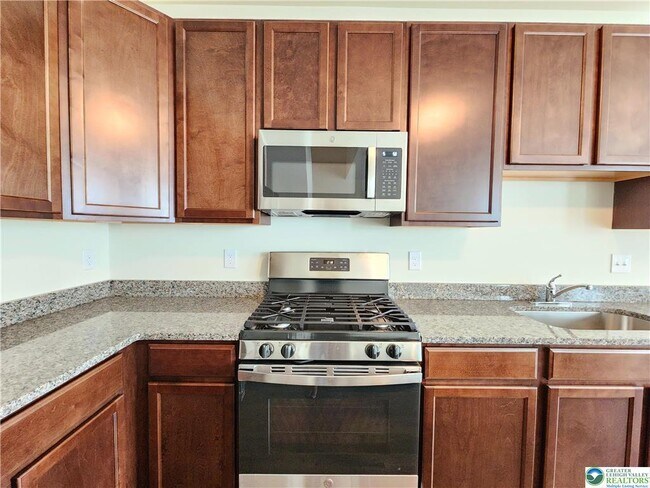 Building Photo - 422 Gray Feather Way