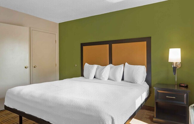 Building Photo - Furnished Studio-Cincinnati - Blue Ash - Reagan Highway