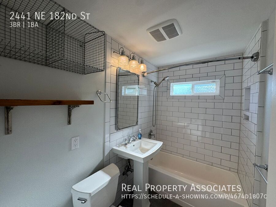 Building Photo - 2441 NE 182nd St