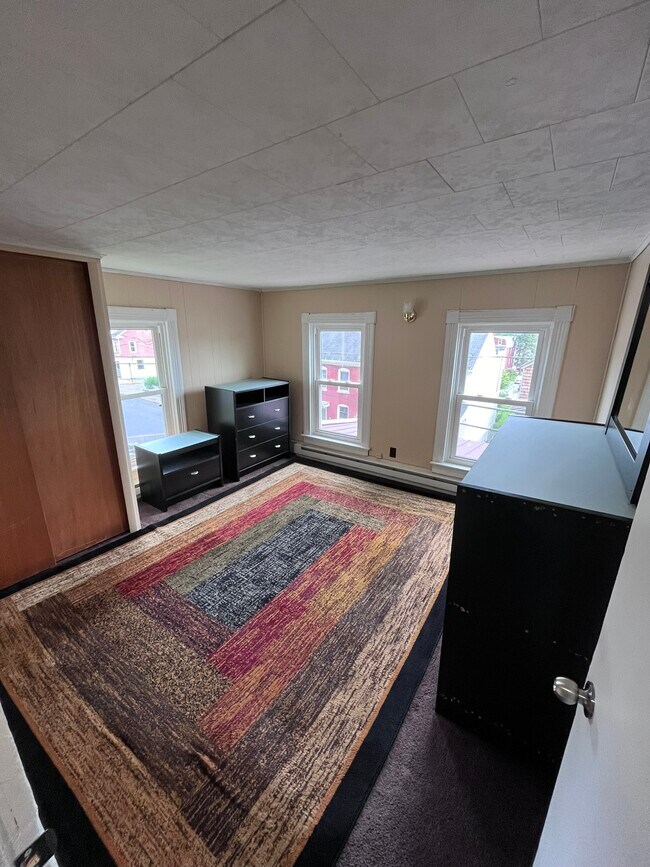 Building Photo - 229 Main St