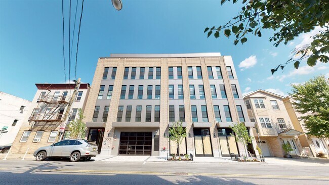 Building Photo - 580 Palisade Ave