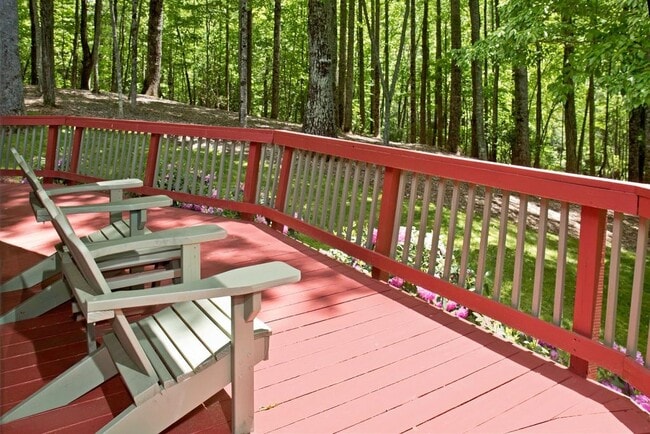 Building Photo - 50 Broadmoor Ln