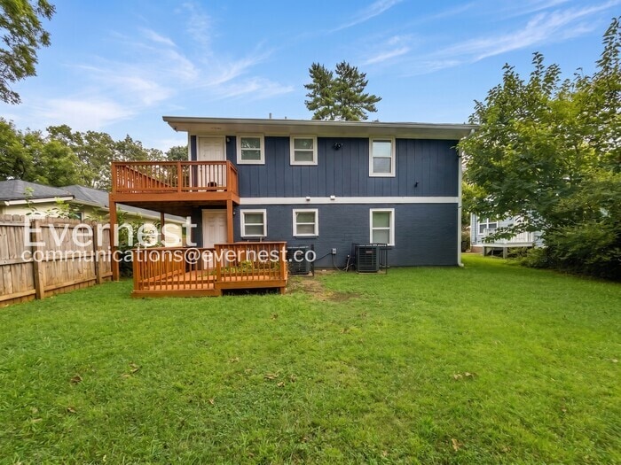Building Photo - 1408 Lyle Ave