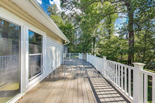 Building Photo - 5406 Parkvale Terrace