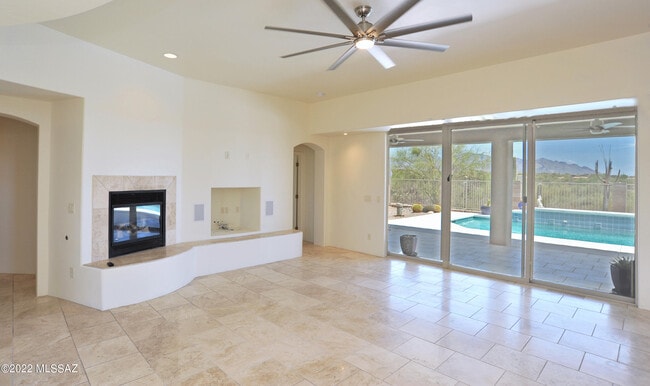 Building Photo - 12866 N High Hawk Dr