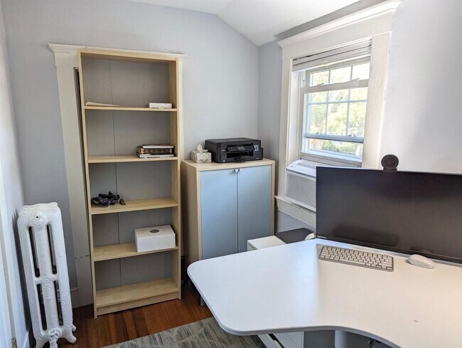 Building Photo - 100 Church St