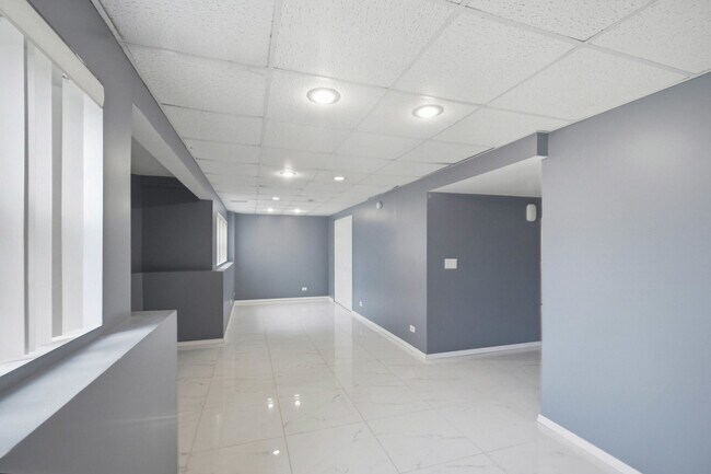 Building Photo - 512 Normandy Ln