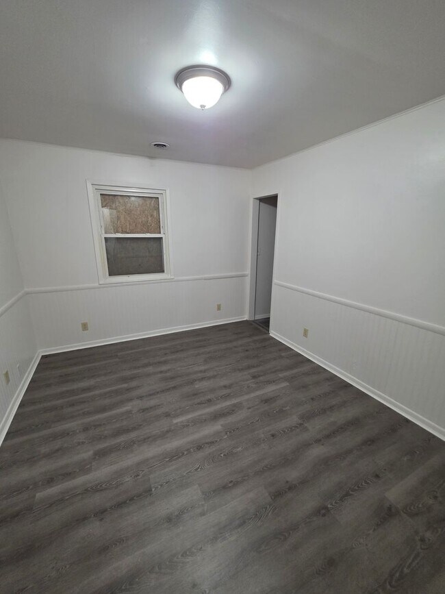 Building Photo - LIMITED TIME**1/2 OFF DEPOSIT**