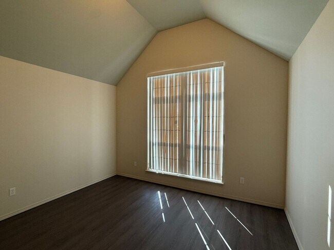 Building Photo - Welcome to your beautiful 3 bedroom home in the Battle Creek golf community!