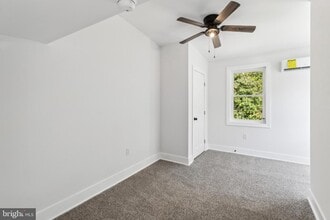 Building Photo - 1306 W Rene Ave