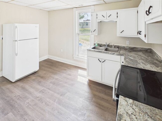 Building Photo - 503 Maple St