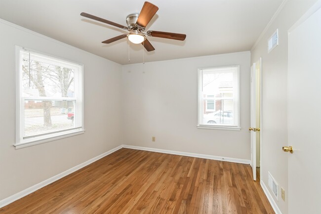 Building Photo - 3204 Clarendon Rd