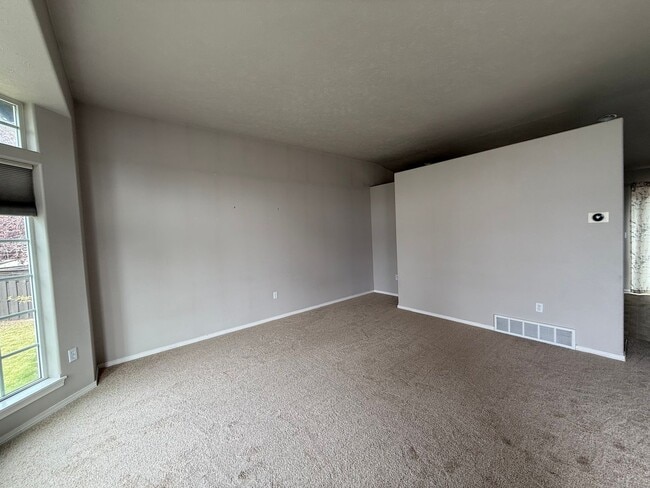 Building Photo - $500 Off Move-In Special - Adorable Eagle ...