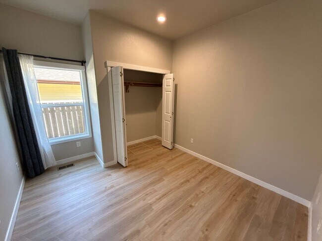 Building Photo - 5647 SW Windflower Dr
