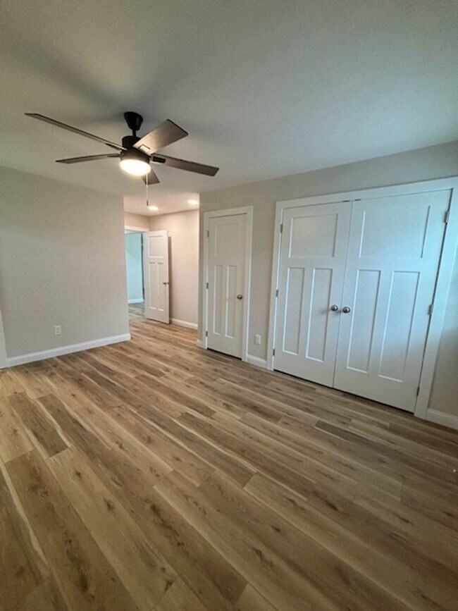 Building Photo - 395 W Crocus Dr