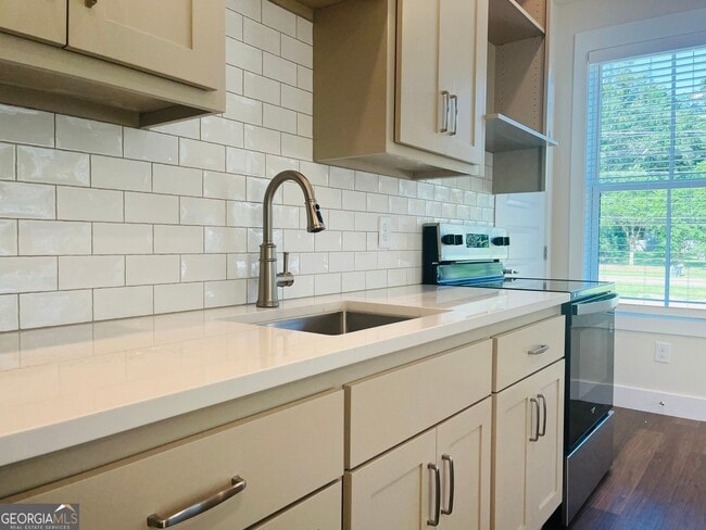 Building Photo - 105 Gardenia Ln