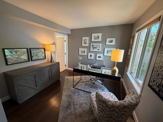 Building Photo - 3 Bed 2.5 Bath Townhome In Danville