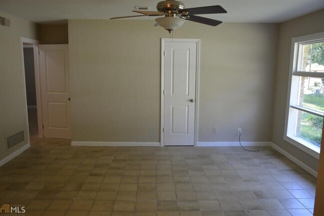 Building Photo - 2336 Bonner Rd