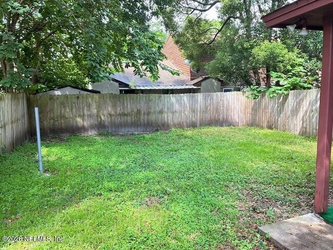 Building Photo - 1202 Westdale Dr