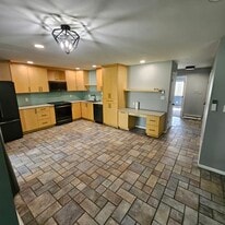 Building Photo - 3500 Rolling Green Dr