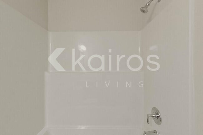 Building Photo - 2097 Banyan Cir