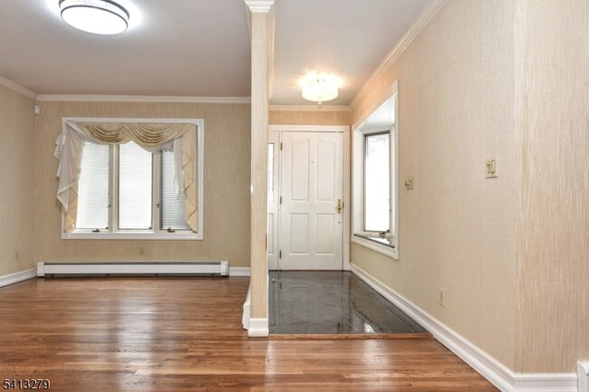 Building Photo - 411 10th St