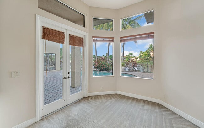 Building Photo - 10513 Versailles Blvd