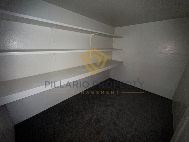 Building Photo - 805-805-805-802 S Worth Ave