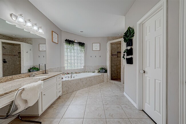 Building Photo - 8006 Devlin Dr