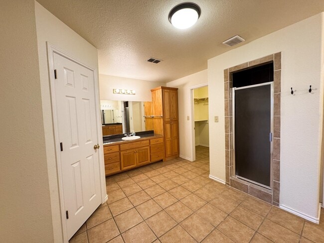 Building Photo - 123 La Paloma Dr