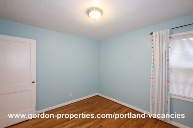 Building Photo - SE Flavel St - Woodstock 3 bedroom home with single car garage