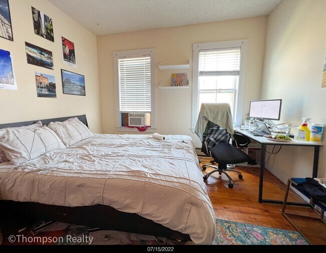 Building Photo - 372 Medford St