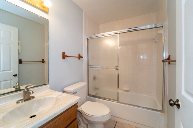 Building Photo - Comfortable Condo Living in St. Augustine Shores