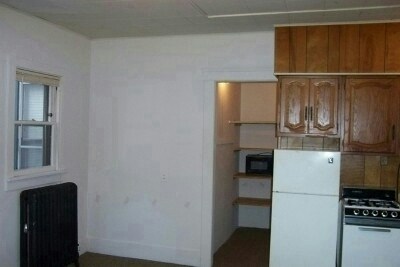 Building Photo - 311 Thompson St