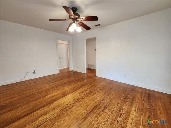 Building Photo - 588 S Castell Ave