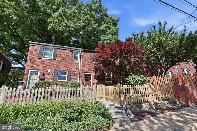 Building Photo - 2916 Sycamore St